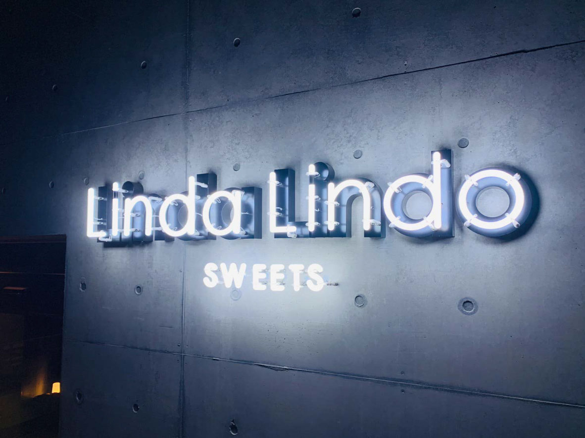 LindaLindoSWEETS様｜LEDサイン1
